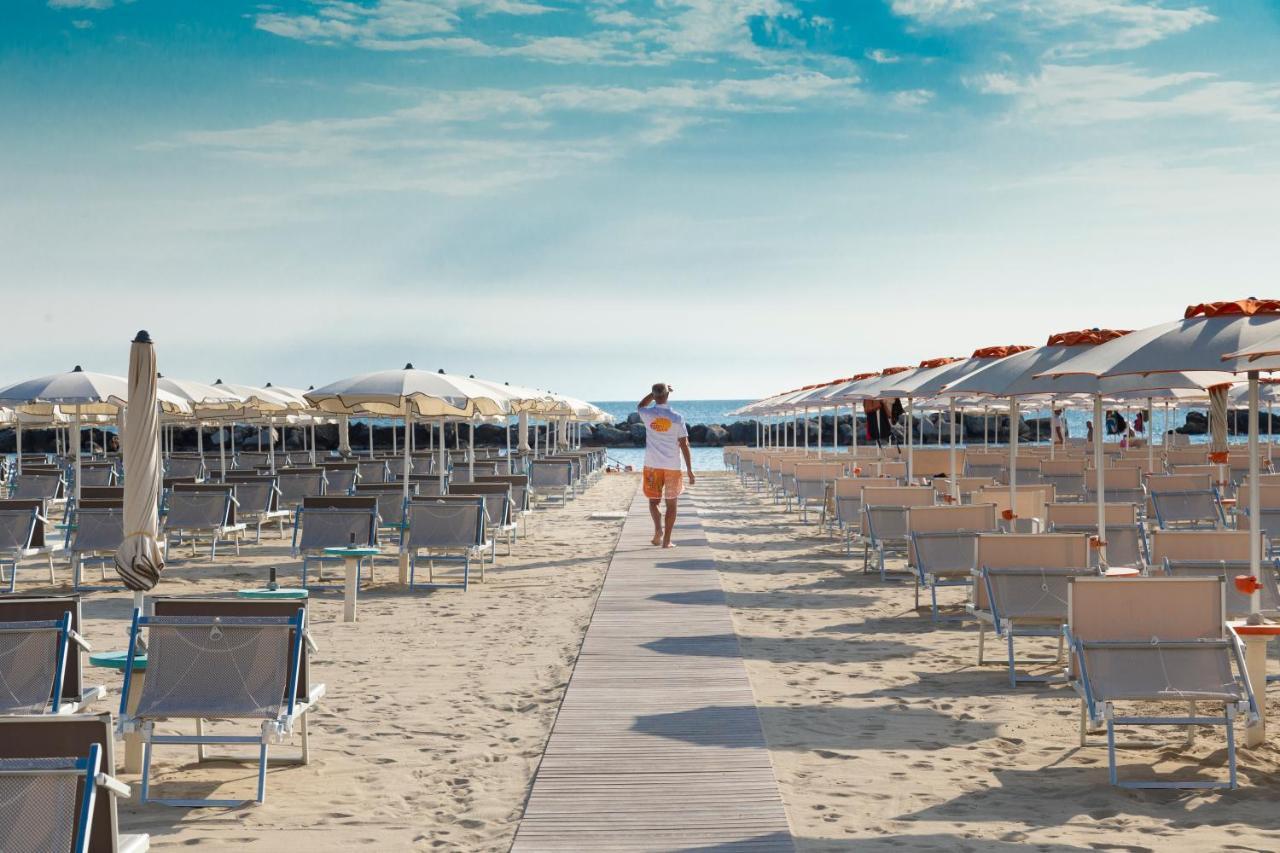 Hotel Castellucci Bellaria-Igea Marina Exterior photo
