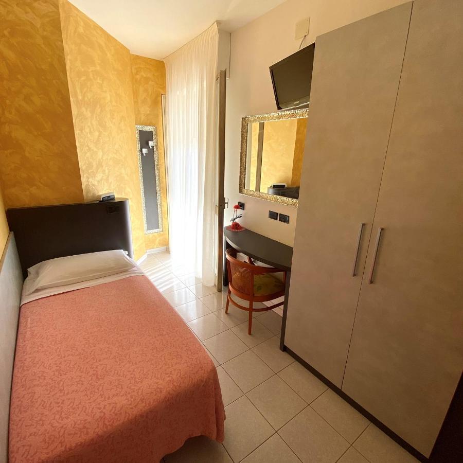 Hotel Castellucci Bellaria-Igea Marina Exterior photo