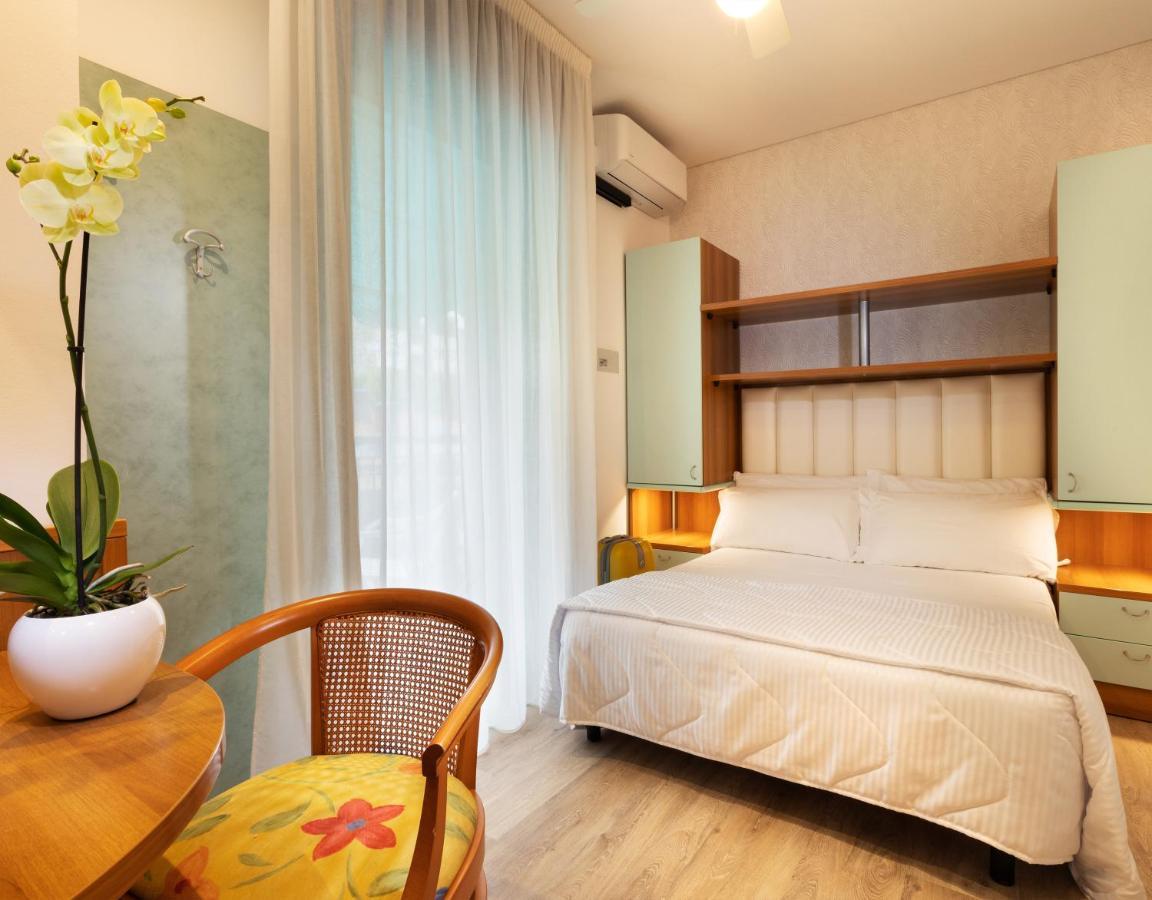 Hotel Castellucci Bellaria-Igea Marina Exterior photo