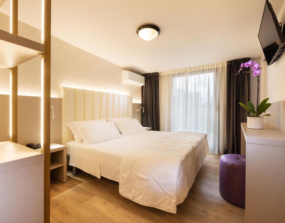 Hotel Castellucci Bellaria-Igea Marina Exterior photo